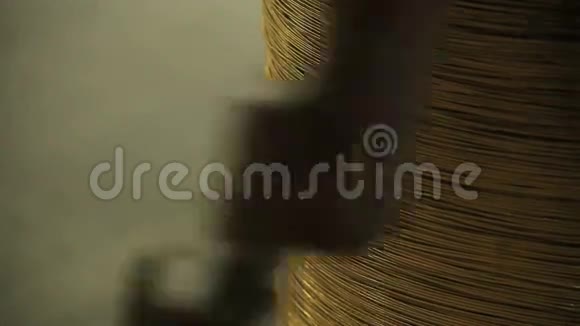 铁电缆线圈金属线缠绕在线圈上铜线圈视频的预览图