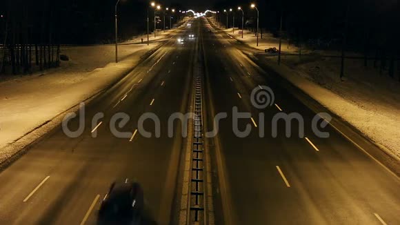 夜间城市景观时间流逝市区交通视频的预览图