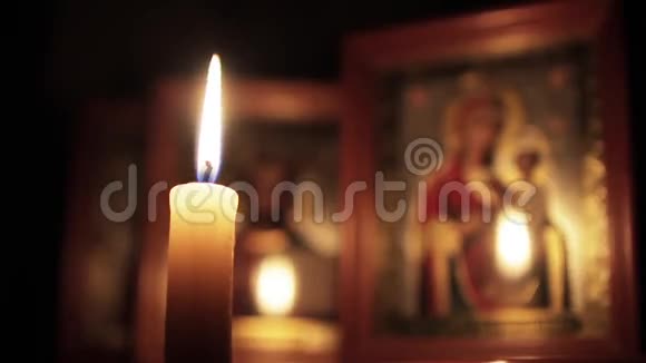 蜡烛和东正教图标视频的预览图