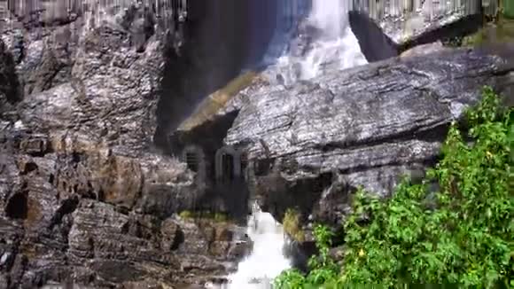 飞跃情人斯里兰卡的瀑布视频的预览图