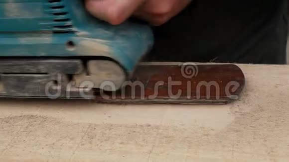 刨木动力工具视频的预览图