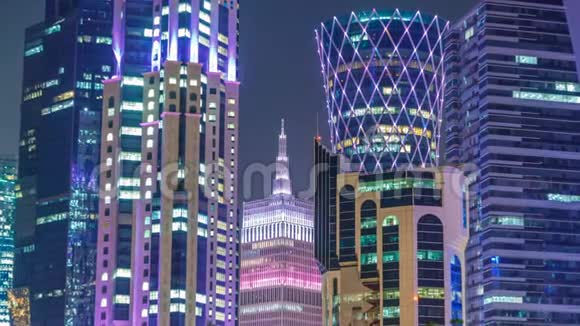 卡塔尔公园时光流逝多哈的天际线与星空交相辉映视频的预览图