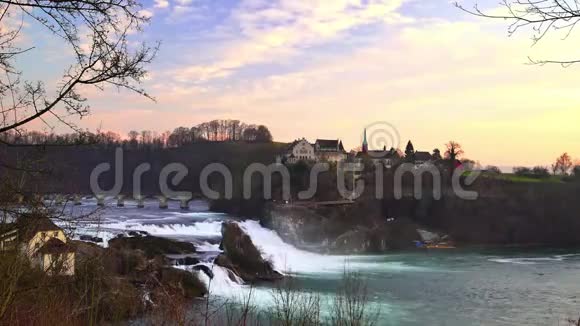 日落和莱茵河瀑布时间推移景观春天视频的预览图