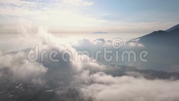 巴图尔火山日出观阿贡4K印度尼西亚巴厘视频的预览图