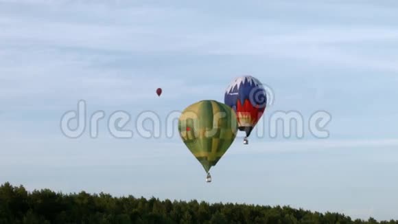 空中的气球视频的预览图