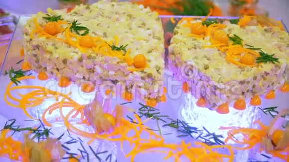 餐饮自助餐蔬菜和沙拉视频的预览图