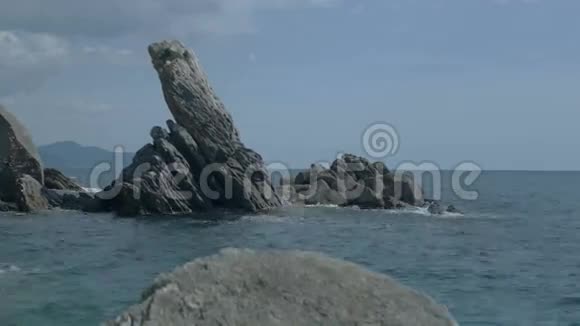 意大利佐格里海滩的岩石视频的预览图