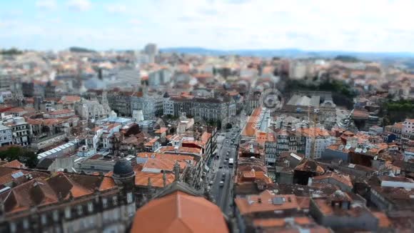 倾斜移位焦点时间从ClARigos教堂塔在波尔图葡萄牙视频的预览图