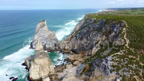 飞越美丽的葡萄牙海岸视频的预览图