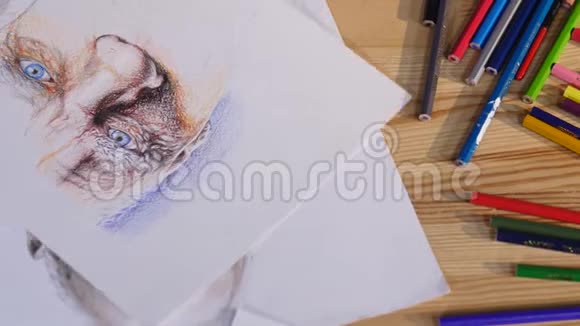 艺术家用彩色铅笔画顶景图视频的预览图