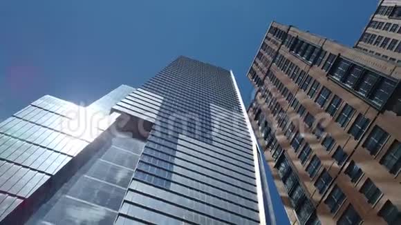 纽约纽约美国在高线地区摩天大楼的垂直视图从下往上看视频的预览图