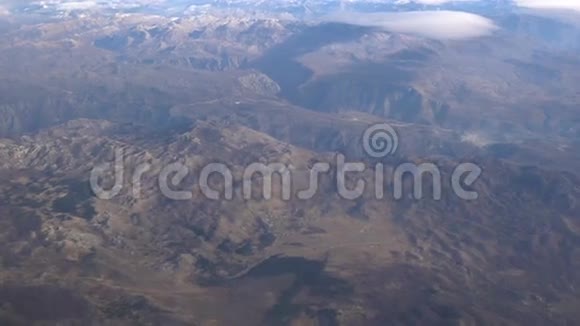 从莫拉卡河峡谷的飞机上看到视频的预览图