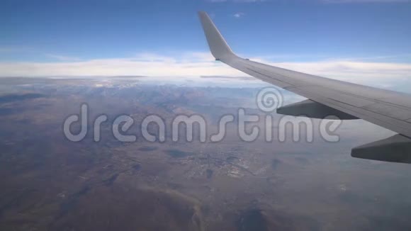 从飞机到波德戈里察市的景色视频的预览图