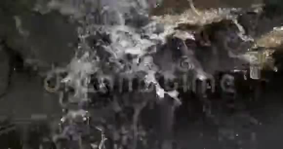 法国诺曼底马尔岛球场瀑布视频的预览图