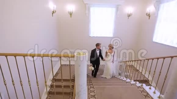 新郎新娘上宫去视频的预览图