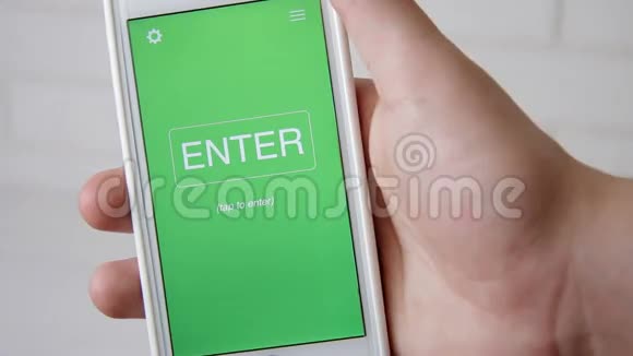 智能手机上的电话营销概念应用人使用手机APP视频的预览图