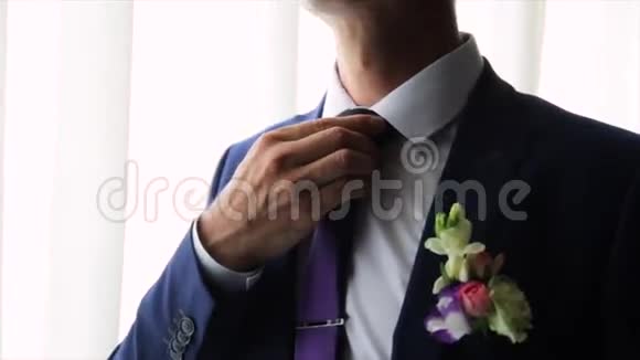 新郎婚礼前的准备工作视频的预览图