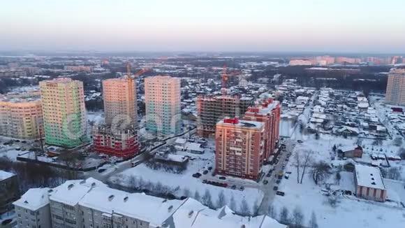 从高度到新的建筑物和正在建设的建筑物在雅罗斯拉夫尔冬季俄罗斯视频的预览图