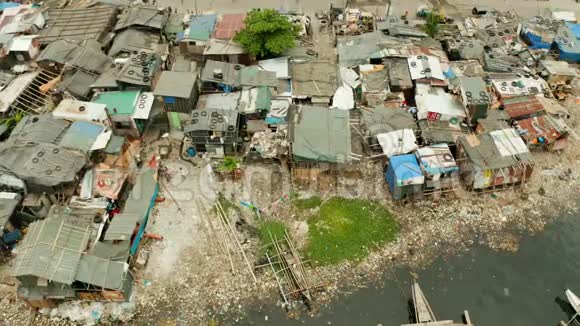 马尼拉的贫民窟最高的景观生活垃圾造成的海洋污染视频的预览图