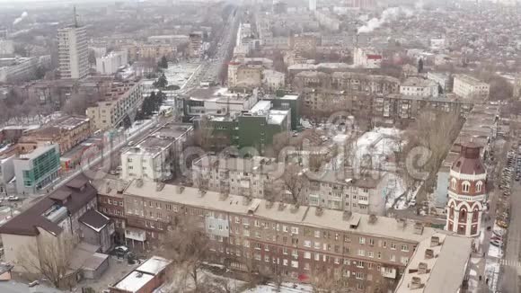 马里乌波尔乌克兰冬季城市的鸟瞰图视频的预览图