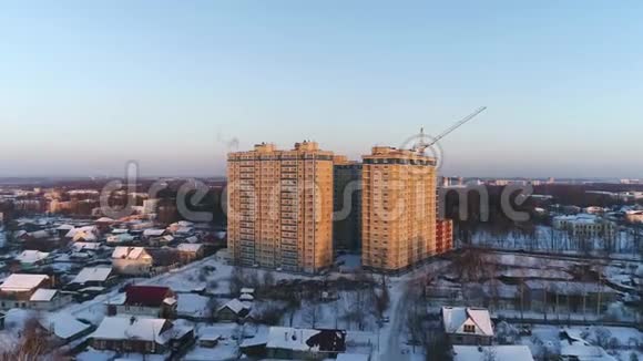 从高度到新的建筑物和正在建设的建筑物在雅罗斯拉夫尔冬季俄罗斯视频的预览图