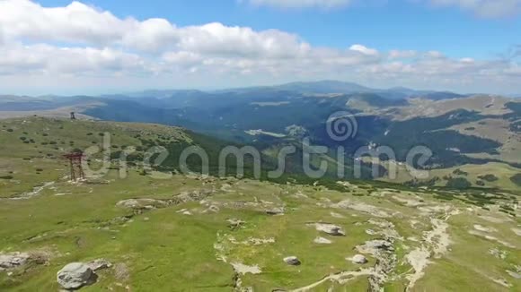 罗马尼亚博塞吉高原的Babele天然纪念碑鸟瞰视频的预览图