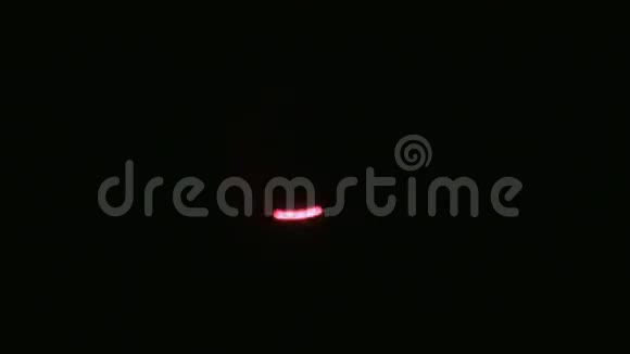 黑色背景上的红光环视频的预览图