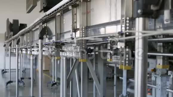工厂生产塑料瓶视频的预览图