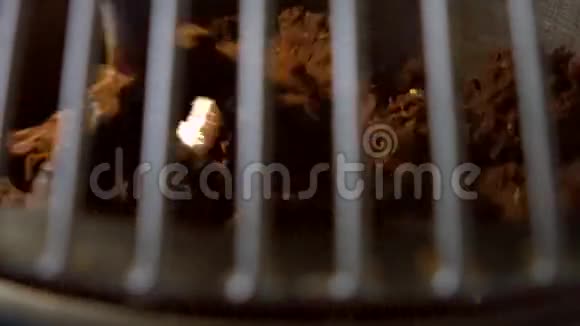机器混合棕色面团视频的预览图