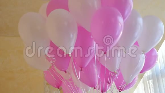 粉色和白色派对气球视频的预览图