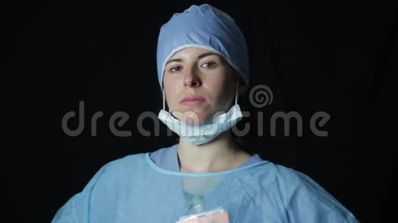 外科医生在1080p上戴上面具视频的预览图