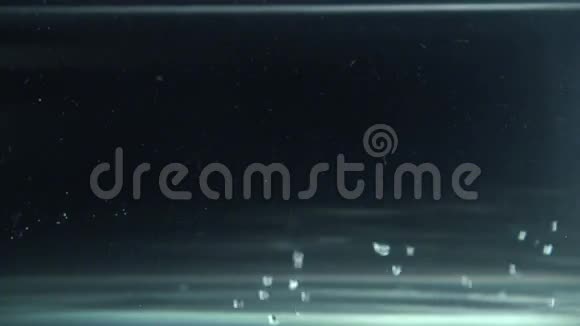 煮面条开水提升流体气泡慢动作视频的预览图