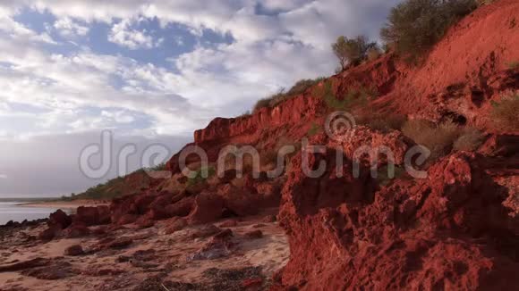 悬崖和海洋与阳光视频的预览图