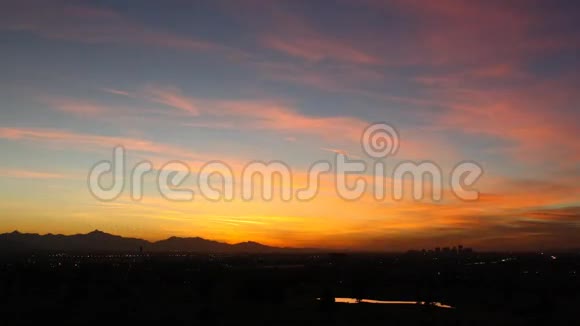 凤凰城亚利桑那州天际线日落视频的预览图