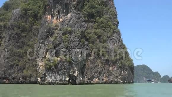 在岩石海岸庞恩加湾视频的预览图