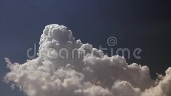 白云膨胀视频的预览图