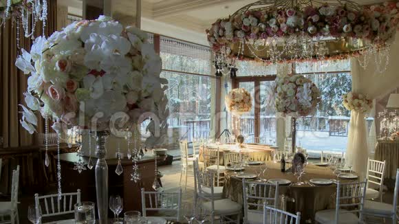 为婚礼派对装饰的豪华餐厅视频的预览图
