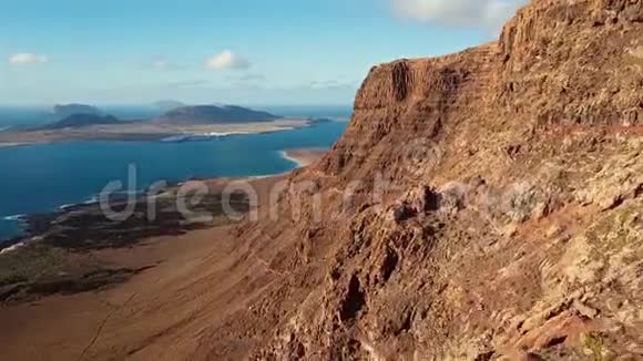 加那利群岛兰萨罗特米拉多德吉廷观空中景观视频的预览图