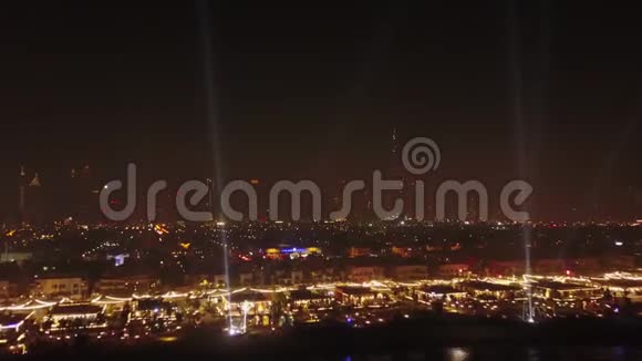 阿拉伯联合酋长国迪拜迪拜码头之美水中倒影鸟瞰奢华的城市长廊顶部视频的预览图