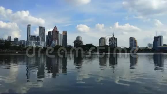 泰国曼谷商业区Benjakiti公园的时间间隔视频的预览图