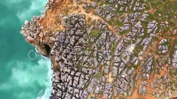 葡萄牙博卡多海的岩石景观和野生海岸视频的预览图