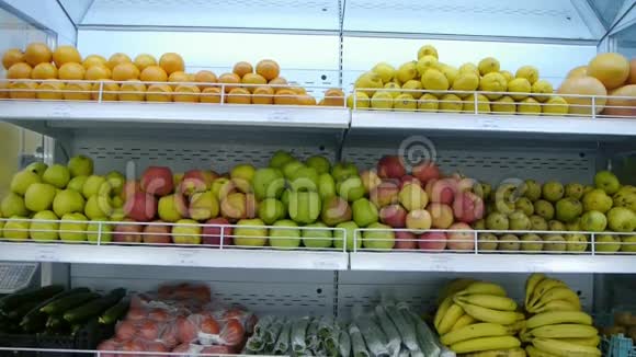 超市货架上有机果蔬健康的生活方式素食视频的预览图