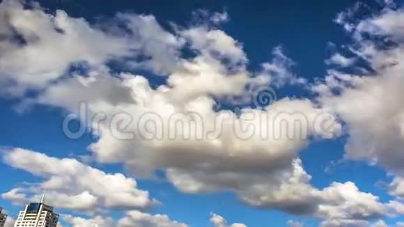 波浪状的云层时间流逝视频的预览图