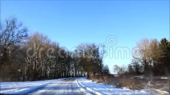 行车道路冬季景观视频的预览图
