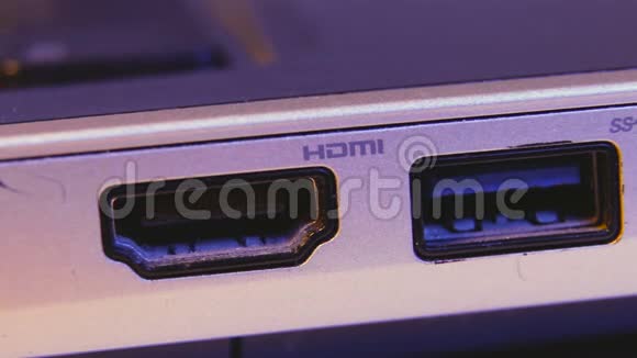 笔记本电脑HDMI和USB端口的特写视频的预览图