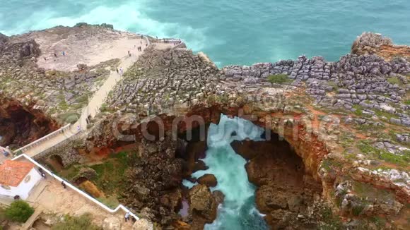 葡萄牙博卡多海的岩石景观和野生海岸视频的预览图