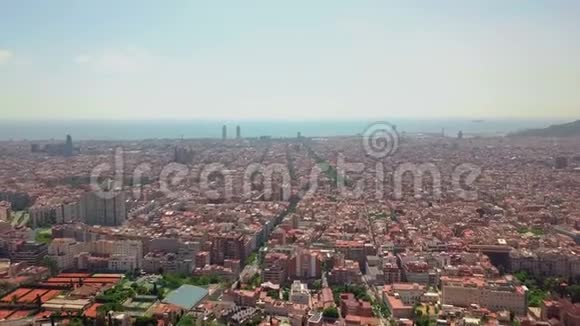 夏日巴塞罗那城市全景西班牙视频的预览图