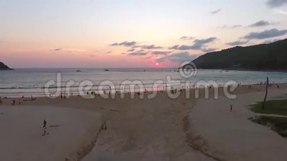 奈哈恩海滩日落高清空中海景泰国普吉岛视频的预览图