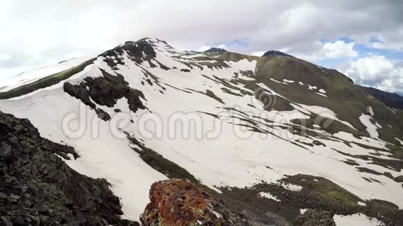 亚美尼亚时间推移的阿拉加茨雪山视频的预览图