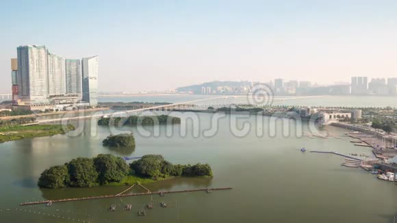 上午澳门著名海湾大桥屋顶全景4k中国视频的预览图